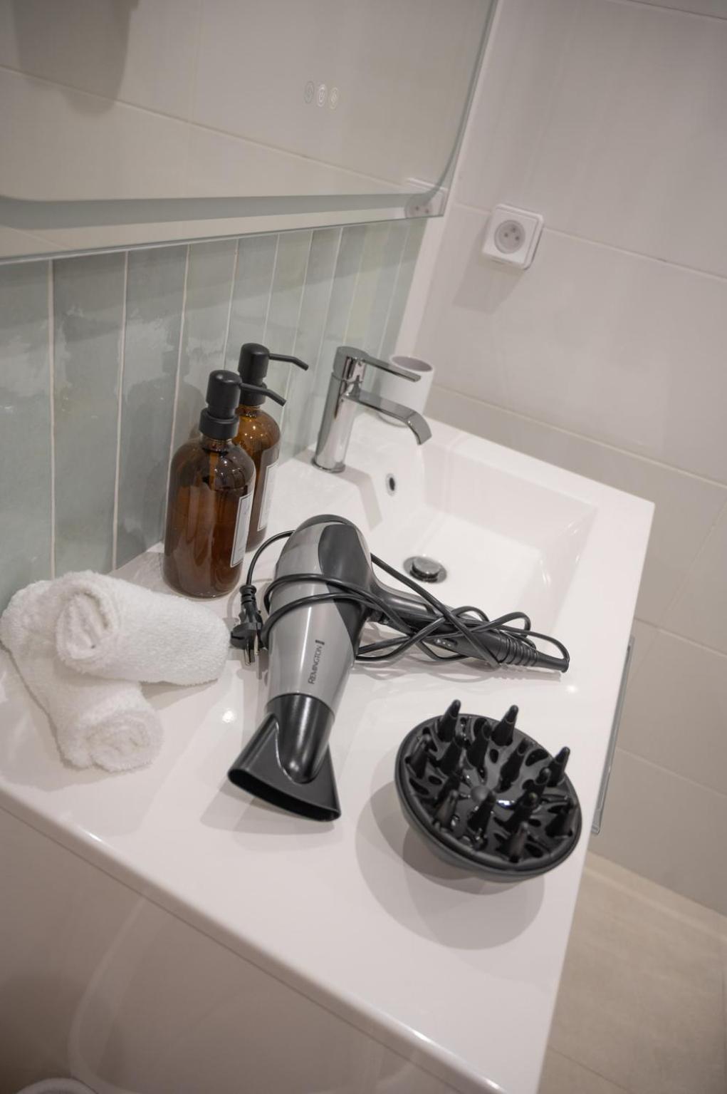 Lou Cabanot - Appartement Lumineux 3 Chambres - Parking Gratuit Béziers Eksteriør bilde